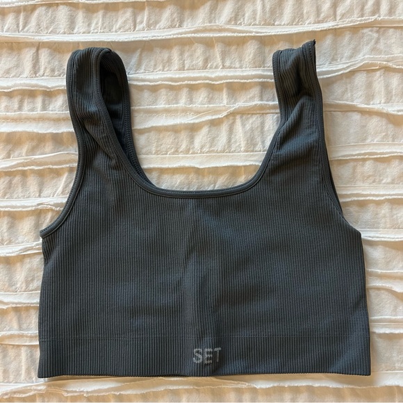 Set Active (SELLING AS SET) Sculptflex Box Cut Sports Bra & Leggings - Picture 4 of 6